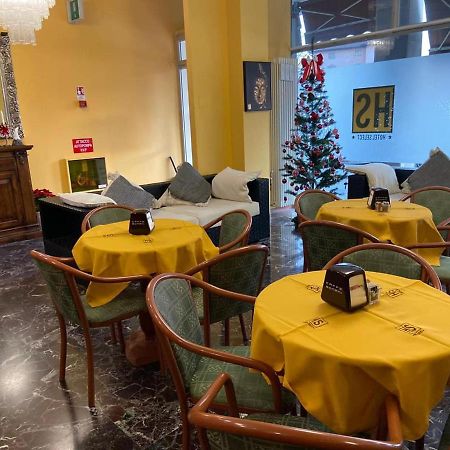 Hotel Select SantʼIlario dʼEnza Extérieur photo