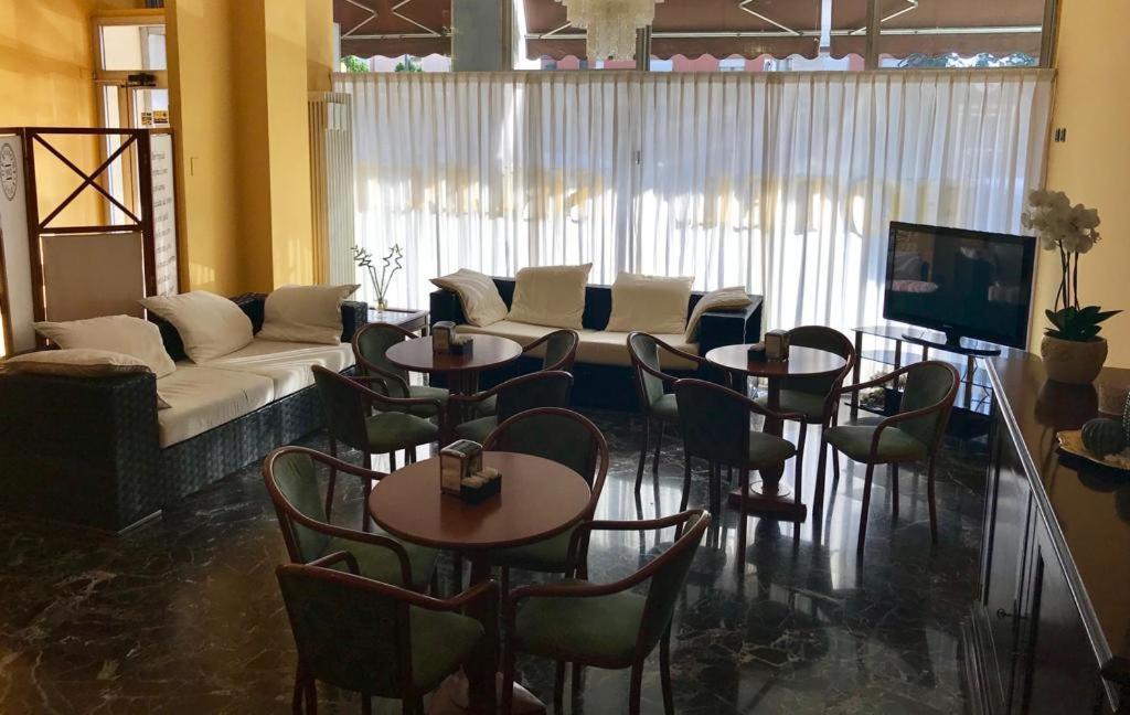 Hotel Select SantʼIlario dʼEnza Extérieur photo