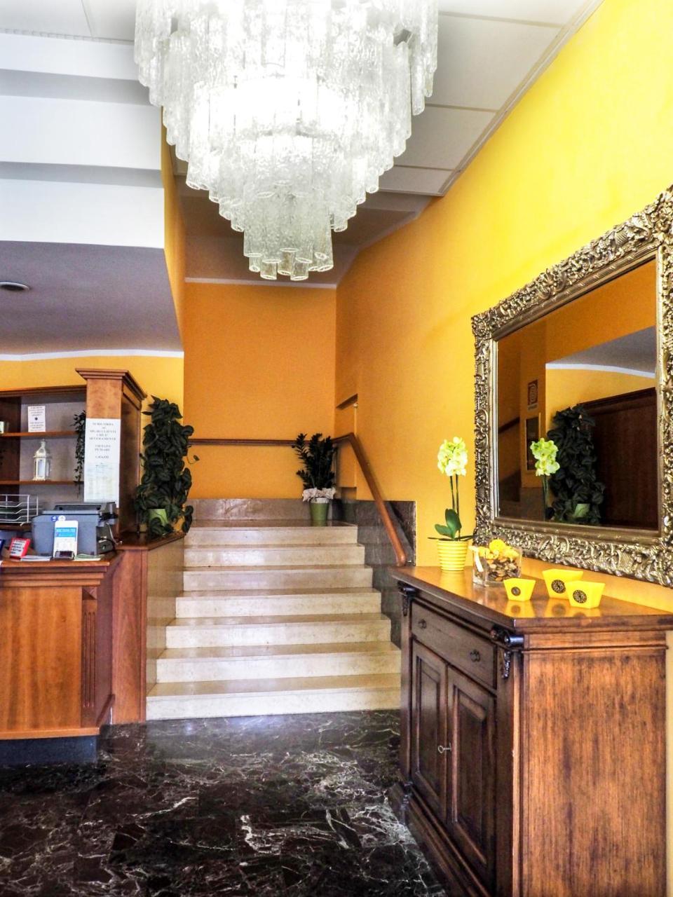 Hotel Select SantʼIlario dʼEnza Extérieur photo