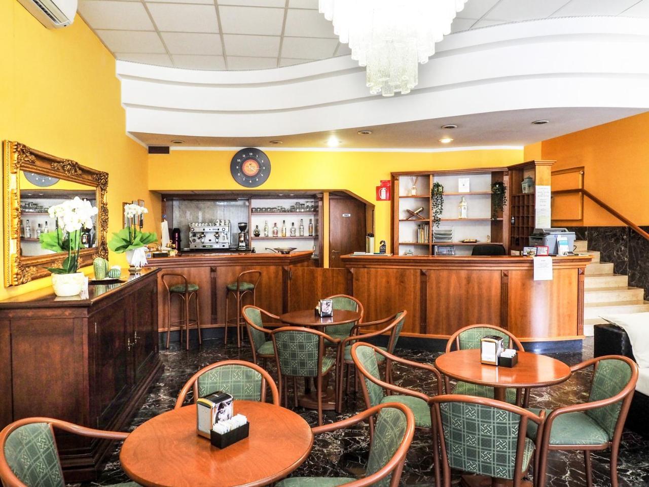 Hotel Select SantʼIlario dʼEnza Extérieur photo