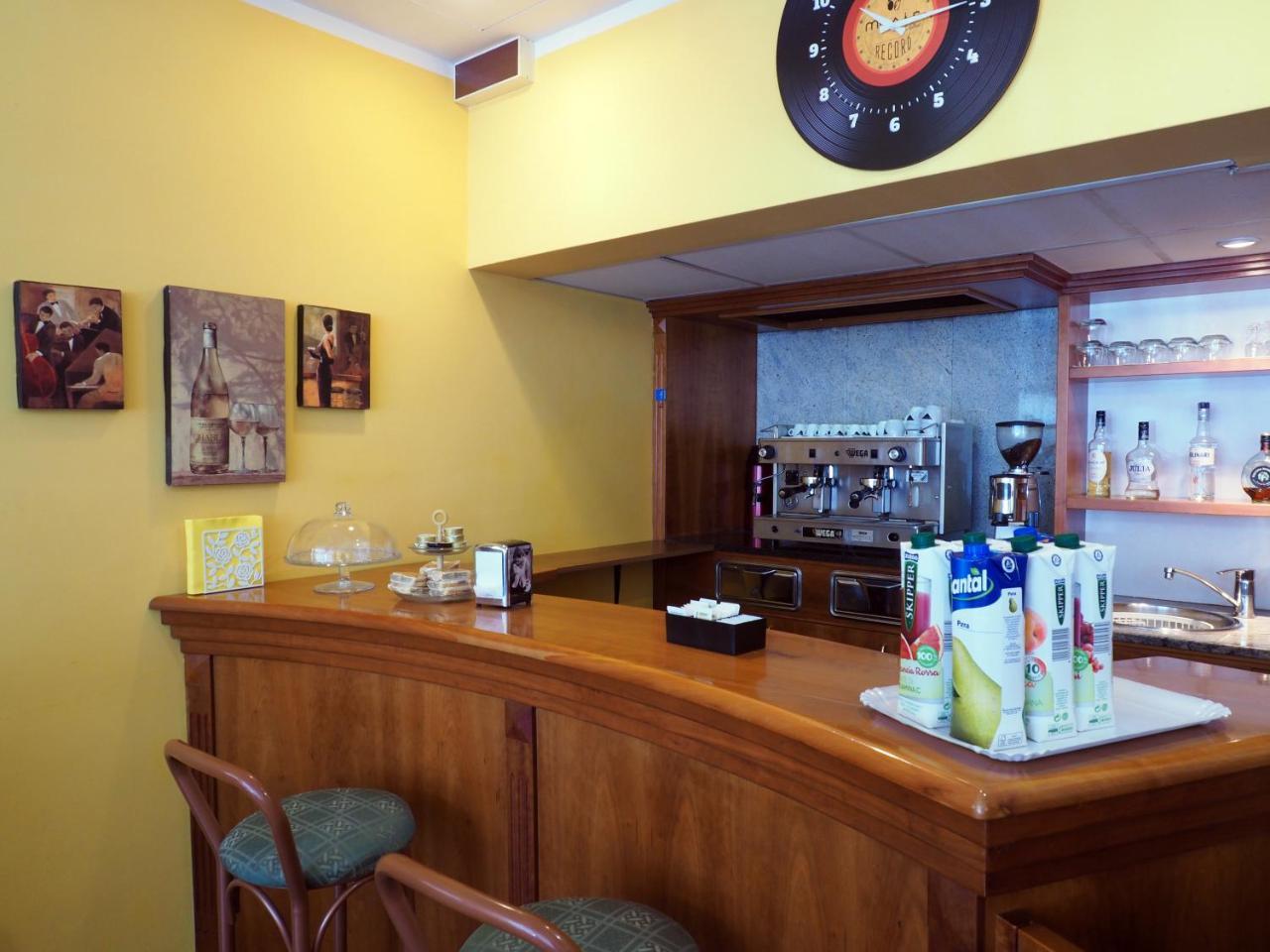 Hotel Select SantʼIlario dʼEnza Extérieur photo