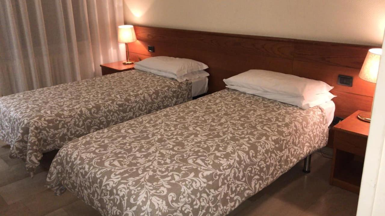 Hotel Select SantʼIlario dʼEnza Extérieur photo