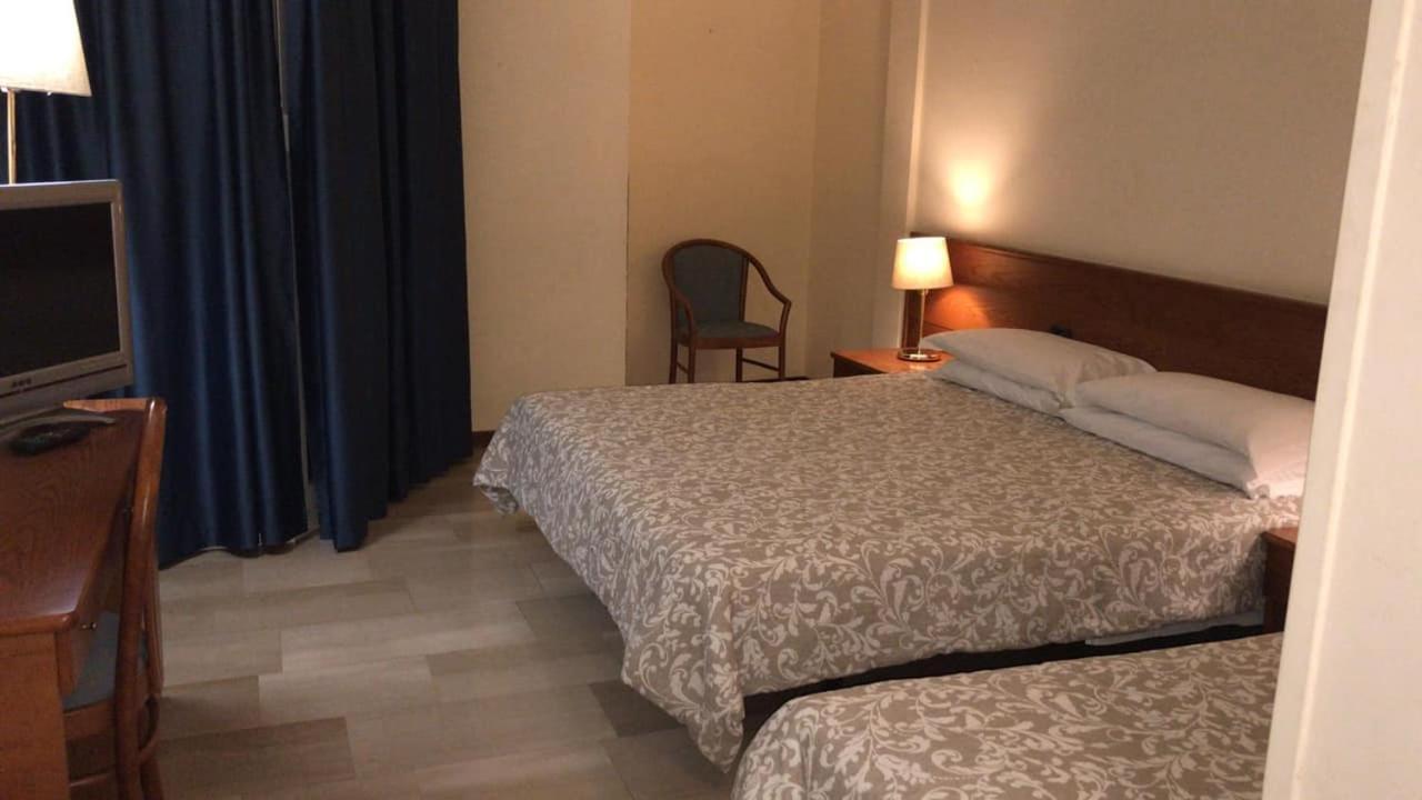 Hotel Select SantʼIlario dʼEnza Extérieur photo