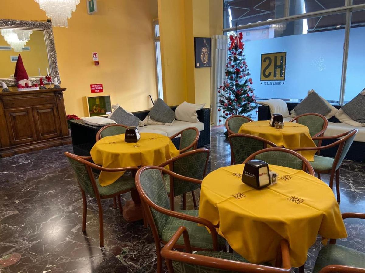 Hotel Select SantʼIlario dʼEnza Extérieur photo
